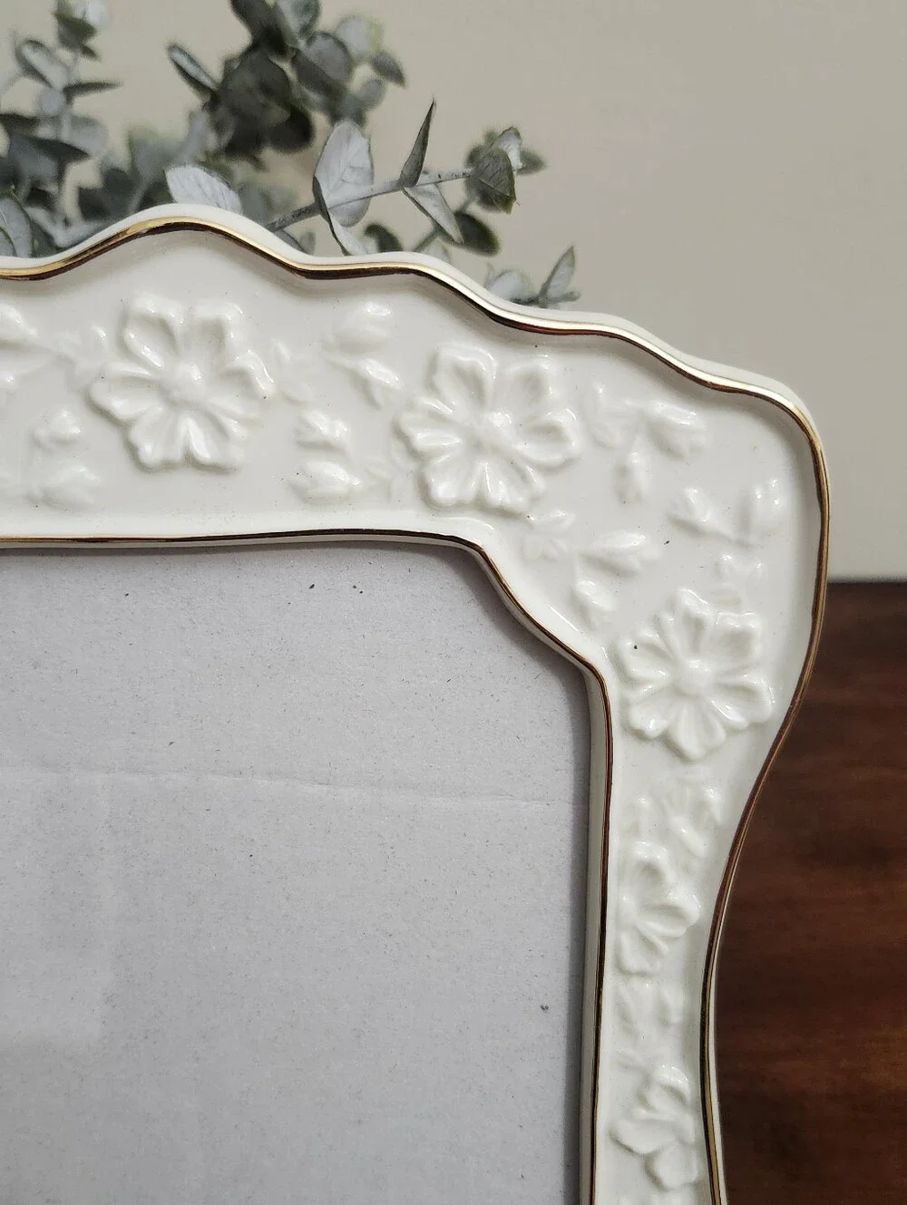 White Porcelain Floral Garden Photo Picture Frame (4x6 Photo) 9x6.5 Tabletop